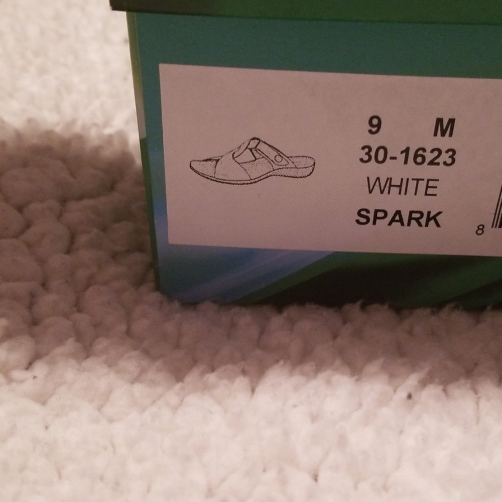 Sandals - Picture 2 of 4